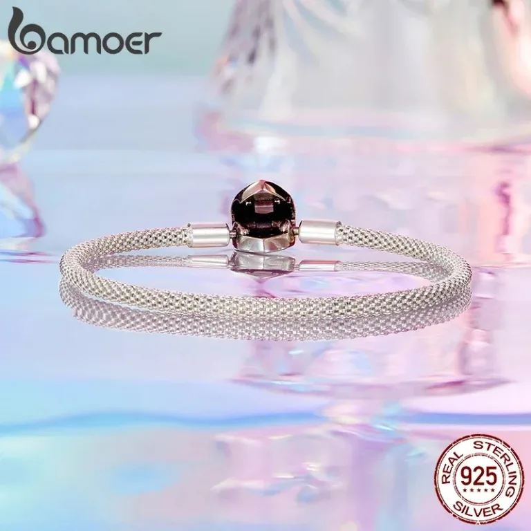 Silbernes Mesh-Armband aus 925 Sterling Silber mit Herz-Clip Verschluss. Elegantes Charm-Armband für Damen, ca. 3mm dick, ideal für Beads und Charms. Romantischer Silberschmuck als Geschenkidee.