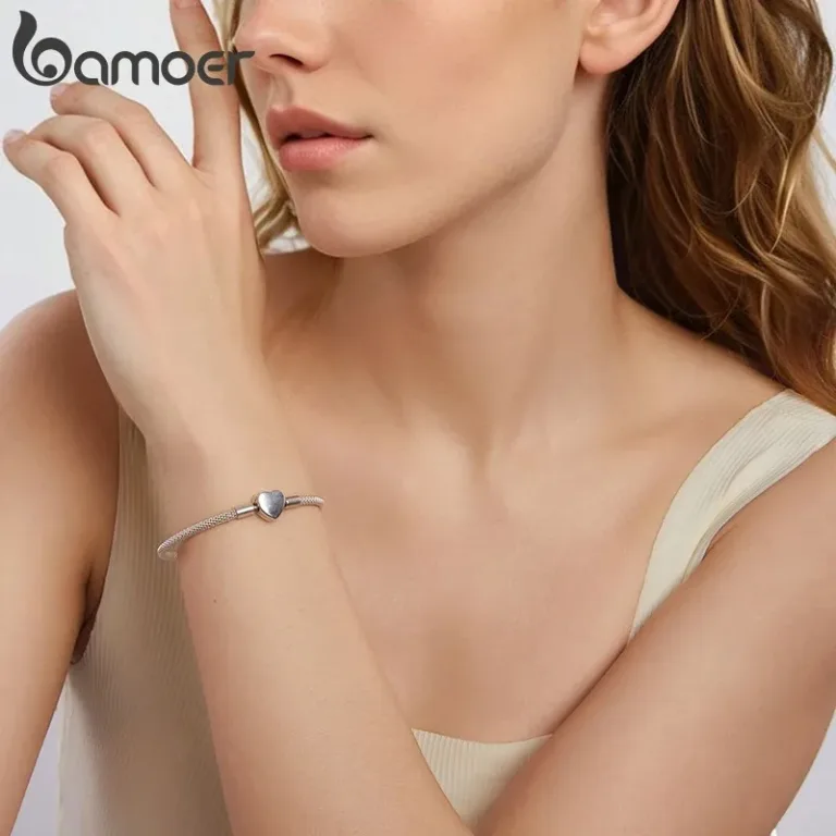 Silbernes Herz-Armband: Elegantes Mesh-Armband aus 925 Sterling Silber mit Herz-Clip-Verschluss. Das Charm-Armband (3mm, 17-19cm) ist ein romantisches Geschenk für Damen. Ideal für Beads & Charms.