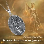 Justitia Anhänger, Antike Göttin mit Schwert und Waage, 925 Silber Amulett. Detailreiche Relief-Darstellung, ethnischer Schmuck.