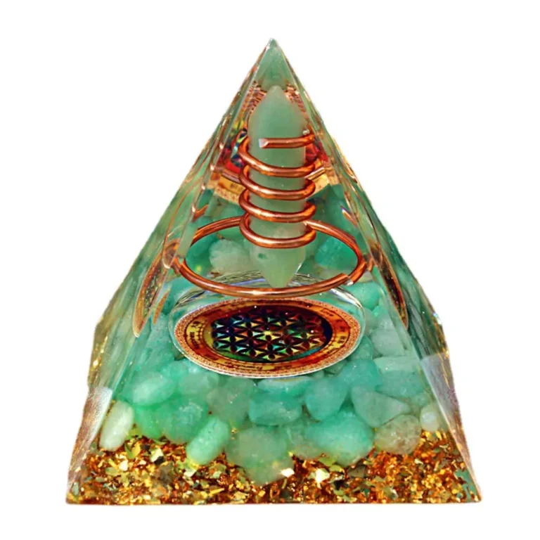 Orgonit Pyramide 6cm: Aventurin, Kupfer-Spirale, goldene Partikel. Energie-Deko, Orgon-Pyramiden, Heilstein, Schutzstein, Tischdeko.