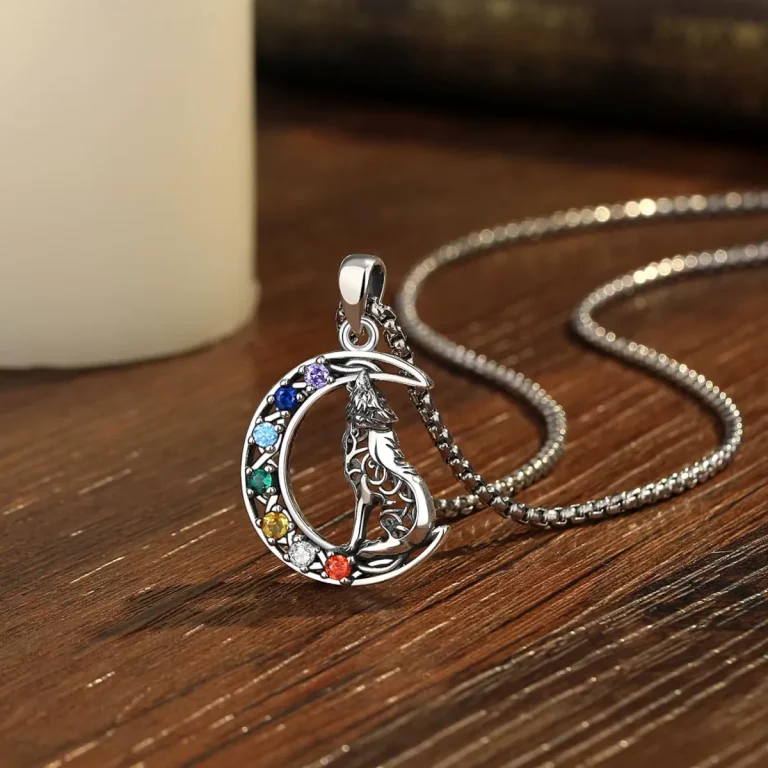 Chakra Mond Wolf Amulett, 925 Silber Anhänger mit Zirkonia Kristallen. Mondwolf Halskette Detail, spirituelles Schmuck Geschenk.