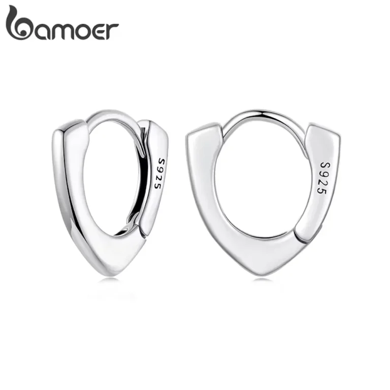 Minimalistische V-förmige Creolen aus 925 Silber. Solide kleine Spitzbogen-Ohrringe, geometrisch, mit S925 Silberstempel. Statement-Ohrschmuck.