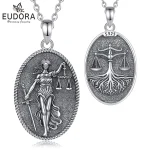 Justitia Amulett 925 Silber Anhänger: Antike Gerechtigkeitsgöttin mit Schwert und Waage, Wende-Design. Detailreiche Justitia-Gravur, oxidiert.