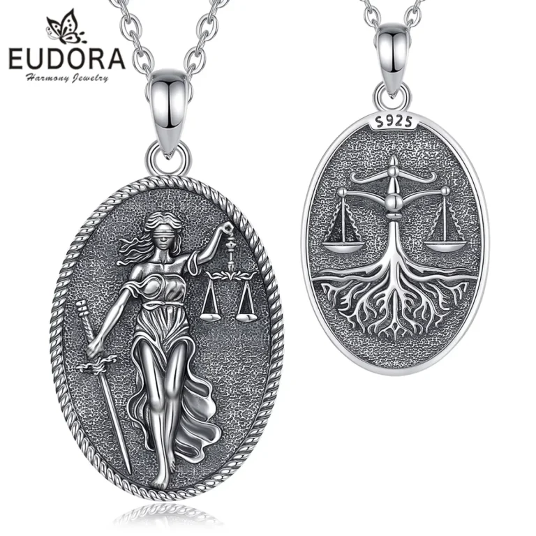Justitia Amulett 925 Silber Anhänger: Antike Gerechtigkeitsgöttin mit Schwert und Waage, Wende-Design. Detailreiche Justitia-Gravur, oxidiert.