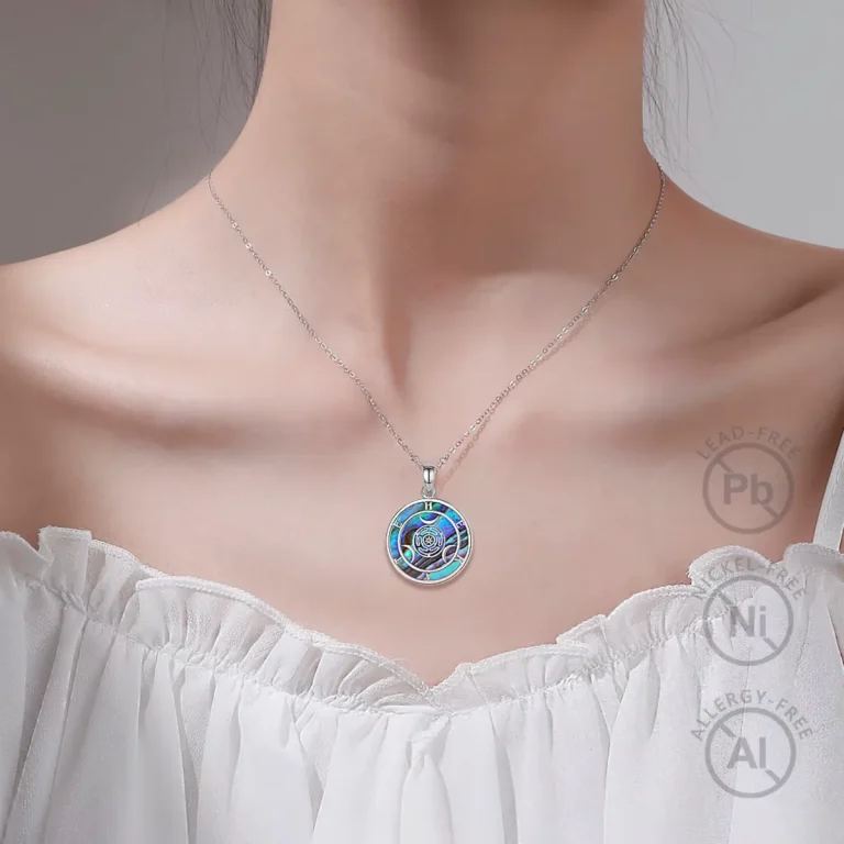 Hekate Rad Halskette: 925 Silber Anhänger mit schimmerndem Perlmutt Strophalus. Wicca Schmuck, Göttin Hekate, Mond Halskette.