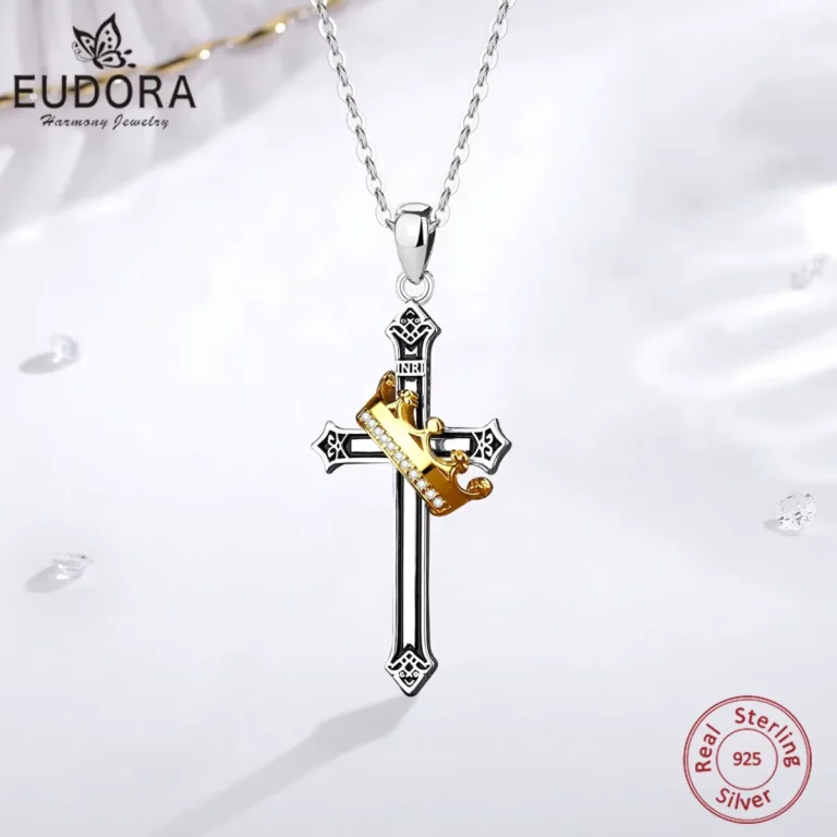 Kreuz + Krone Anhänger: Teilvergoldetes Kreuz mit Zirkonia-besetzter Krone, Jesus Motiv. 925 Silber Halskette, filigrane Details.